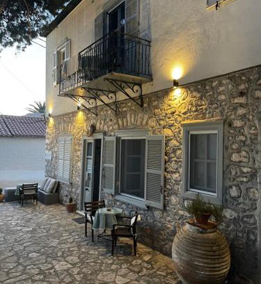 idhra House | Piteoussa rooms