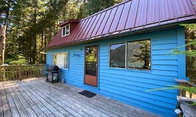 Metro Vancouver Regional District Cabin | Pitt Lake Cabin - Boat Access Only