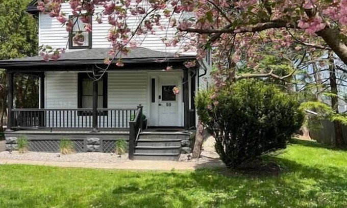 Pittsford House | Pittsford Village 5Br. Beauty