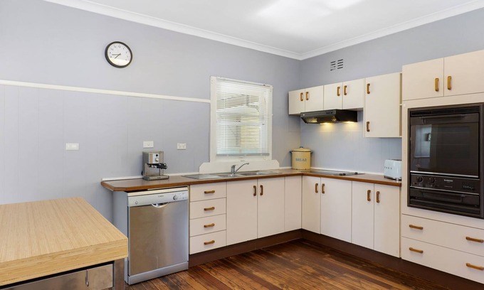 Coffs Harbour House | Place au Soleil - Nestled in the heart of picturesque Coffs Harbour.