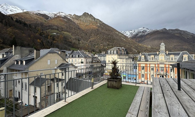 Cauterets Apartment | Place de la mairie T2 type loft 70m2 terrasse 35m2