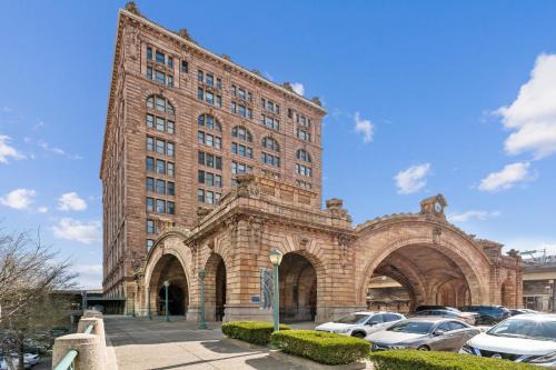 Downtown Pittsburgh Hotel | Placemakr Downtown Pittsburgh at The Pennsylvanian