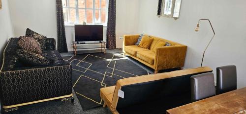 Mynydd Isa Apartment | Plas Bellin Duplex