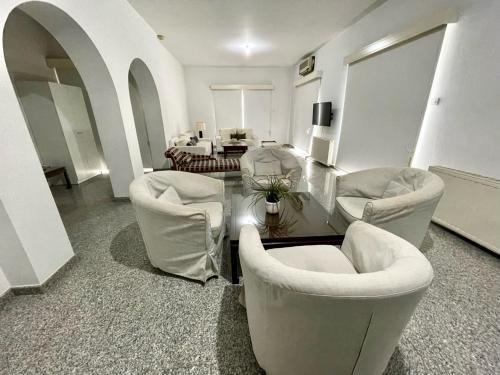 Ayios Dhometios Apartment | Platform 357 Gravias Spacious Apartment