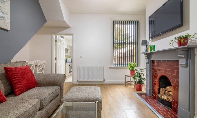 Hull Apartment | Platform Fishing Quarter Apartments