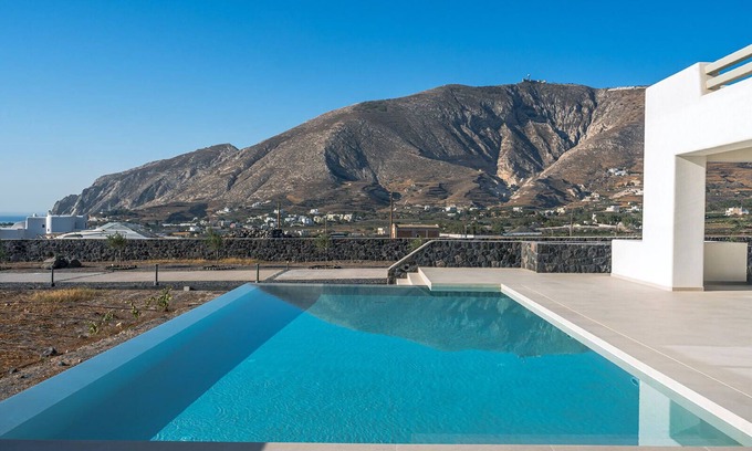 Kamari Apartment | Platies Luxury Apartments Santorini