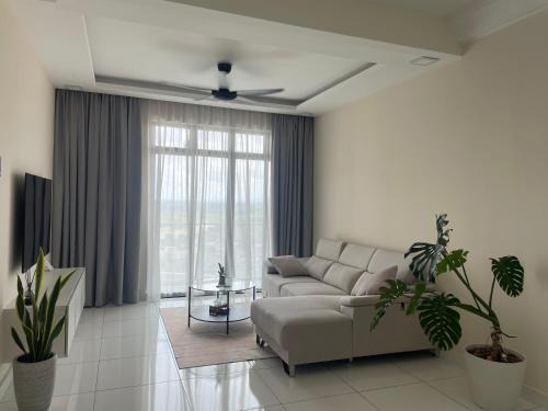 Taman Tampoi Indah Apartment | Platino Comfort Suite