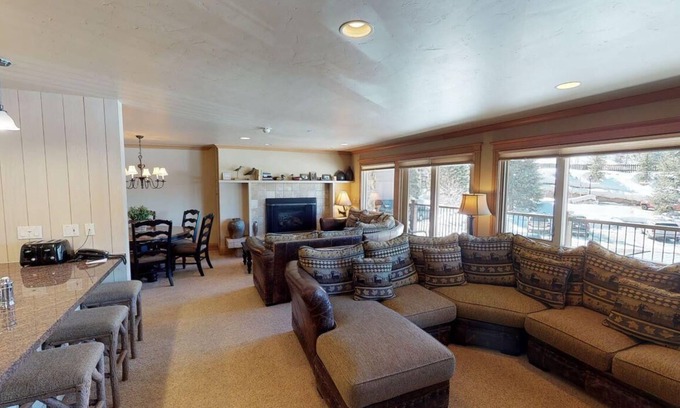Vail Condo | Platinum Manor Vail Condo - Bfast & Hskping Incl.