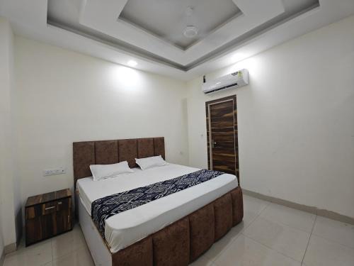 Ghaziabad Hotel | PLAY Hotel MukNova Residency - couple friendly