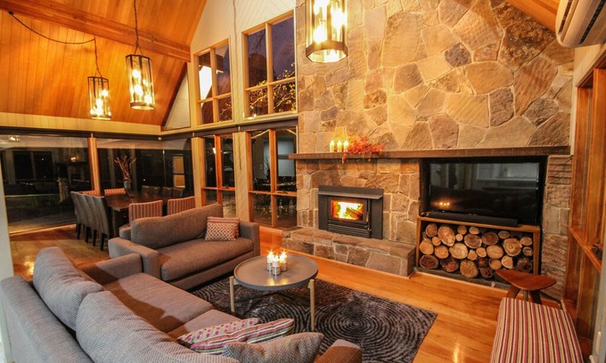 Merrijig House | *Play Shack 5® RIVER FRONT with sauna, direct river access, close to MT Buller