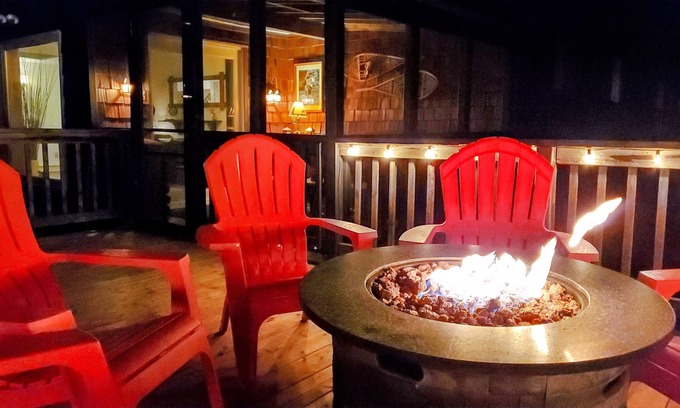 Huntsville Ski Chalet | Play where you Stay at this Traditional Muskoka Chalet.