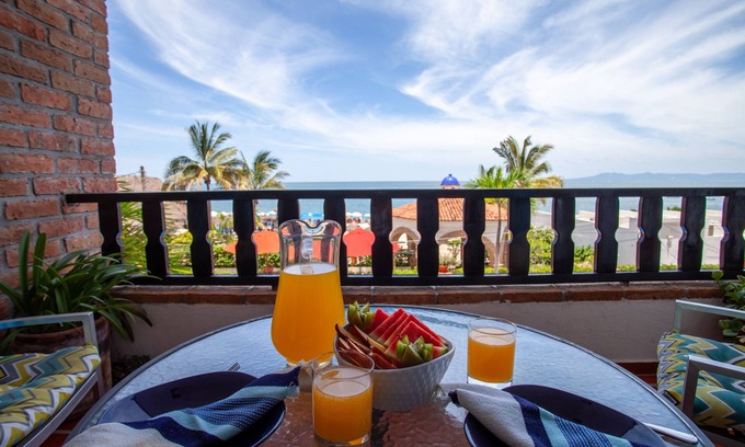 Amapas Condo | Playa Bonita Casa de Risa located on Los Muerto Beach 2BD Condo for rent in Los