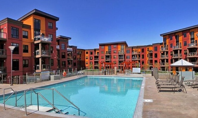 South Pandosy Apartment | Playa Del Sol Two Bedroom With Den Creekside View On 1st Floor