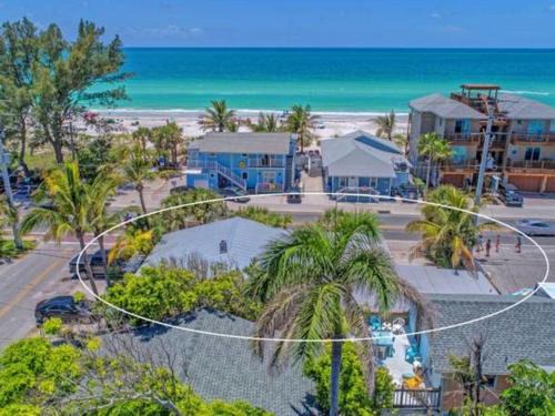 Bradenton Beach House | Playa Esmeralda One Bedroom Cottages