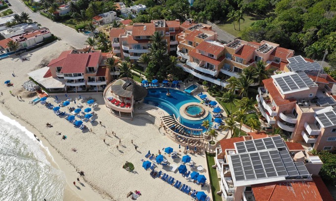 Playacar Fase I Condo | *PLAYA: SMACK ON BEACH/FULL SERVICE RESORT*: Roomy 3-Bedroom 3-Bath 2-Balconies