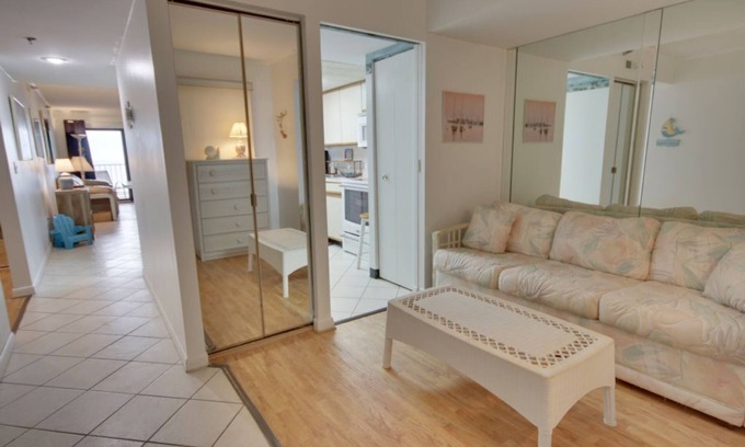 North Ocean City Condo | Plaza 712 - 2Br/Den/2Ba oceanfront w/indoor,outdoor and kiddie pools.