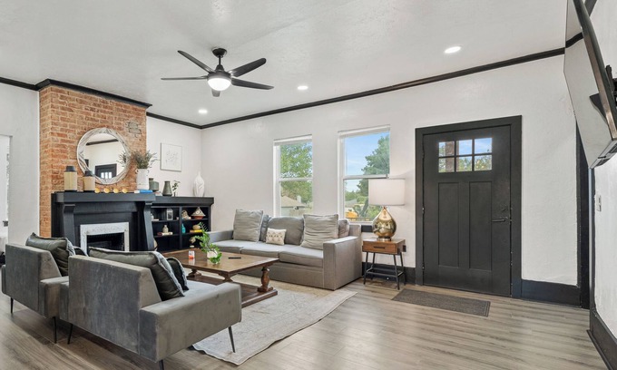 Central Oklahoma City House | Plaza District 6BR | 5 Mins to OKC State Fair | Foosball, Dining, Parking #15
