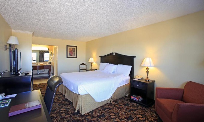 Claydesta Plaza Hotel | Plaza Inn Midland