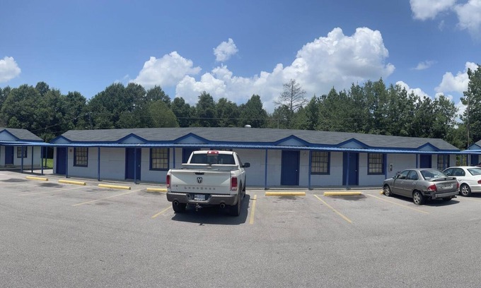 Laurel Hotel | Plaza Motel