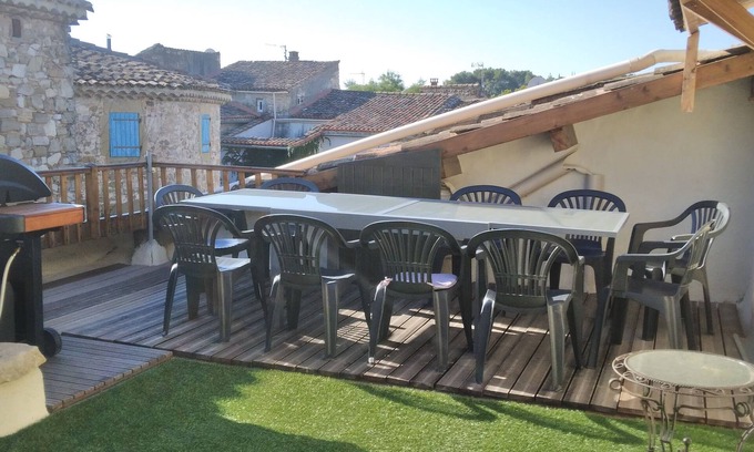 Saint-Jean-de-Ceyrargues House | Pleasant village house near Nimes with terrace and games room