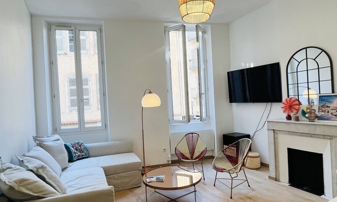 Le Camas Apartment | Pleasant 3-bedroom flat in the center of Marseille