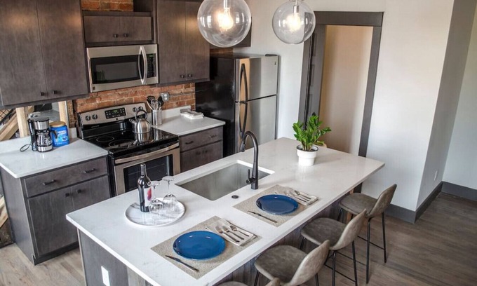 Over-the-Rhine Condo | Pleasant Apt 8 · ♥ Gorgeous Condo in the Heart of OTR Free Parking