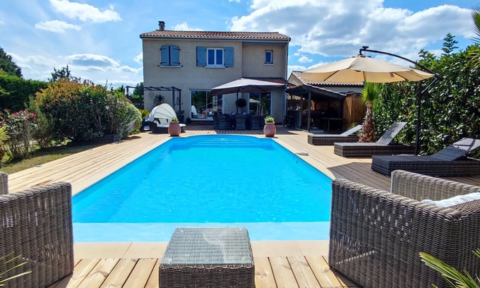 Le Taillan-Medoc Villa | Pleasant, bright villa with swimming pool and JACUZZI in the South West for summer