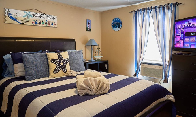 Homosassa Apartment | Pleasant Days Manatee Room