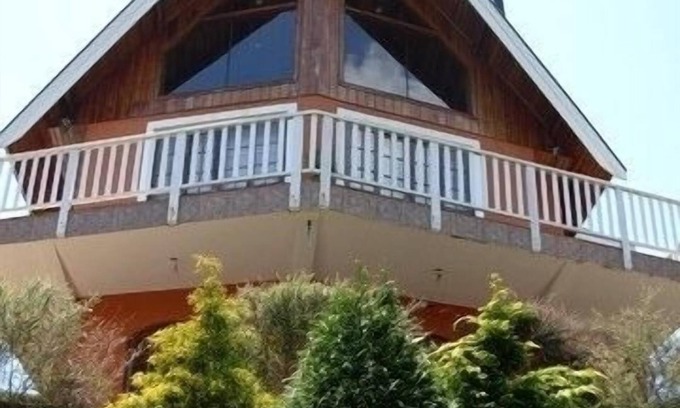 Campos do Jordao House | Pleasant Family Chalet - with nice view, garden and hiking trail.