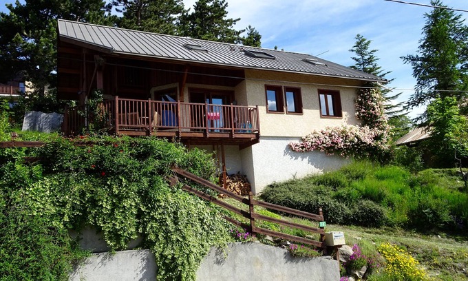 Embrun Ski Chalet | Pleasant family country cottage