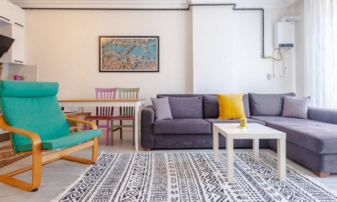 Maltepe Apartment | Pleasant Flat Close to Metro Station in Maltepe