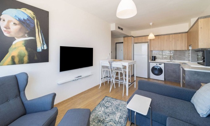 Kepez Apartment | Pleasant Flat with Shared Pool in Kepez
