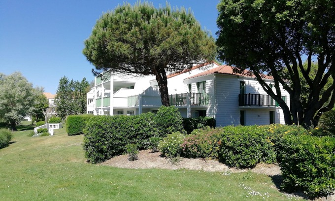Bourgenay Apartment | Pleasant vacation spot in a golf course by the ocean