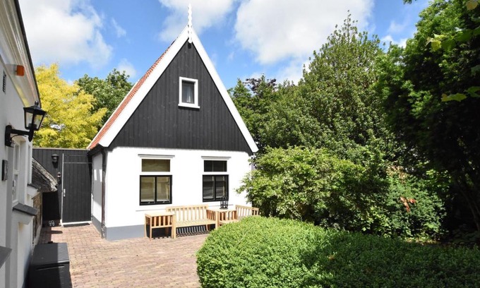 Schoorldam House | Pleasant Holiday Home in Schoorl near the Beach