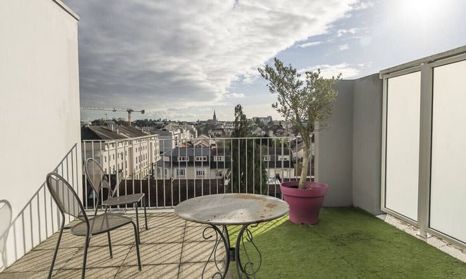 Saint-Felix Apartment | Pleasant love nest with a lovely balcony