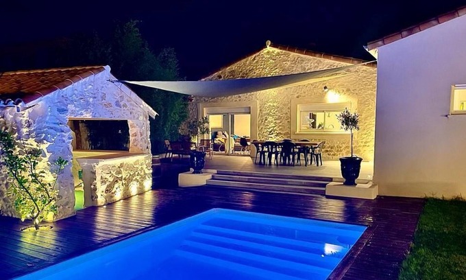 La Calmette House | Pleasant mazet with swimming pool for 4-6 people