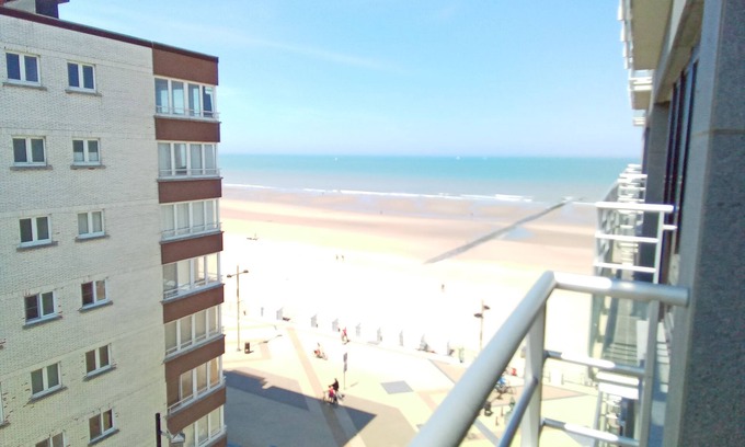 Middelkerke Apartment | Pleasant studio with side sea view