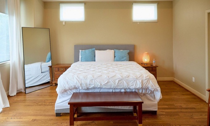 Washington Ave./ Memorial Park House | Pleasant townhome with AC in vibrant Houston