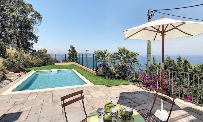 Theoule-Superieur House | Pleasant villa with panoramic sea view