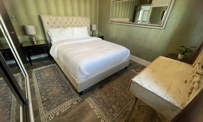 South Redondo House | Pleasantly Close To The Best Southern California Beaches