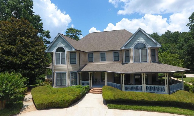 Fayetteville Bed & Breakfast | Pleasanton Courtyard Bed and Breakfast