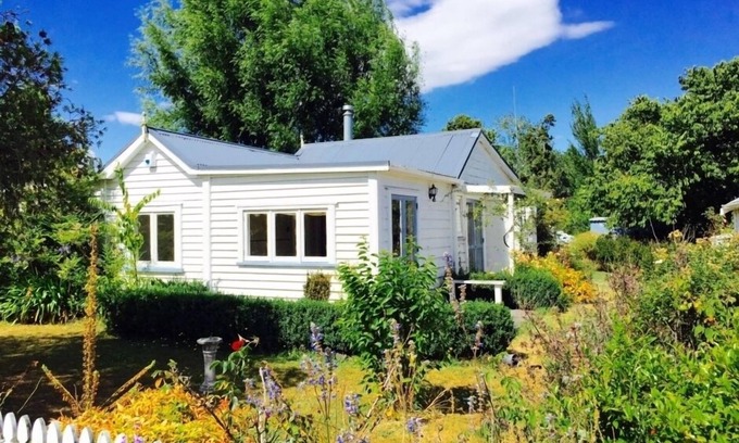 Pakaraka House | Ploughman's Cottage - Bay of Islands Getaway