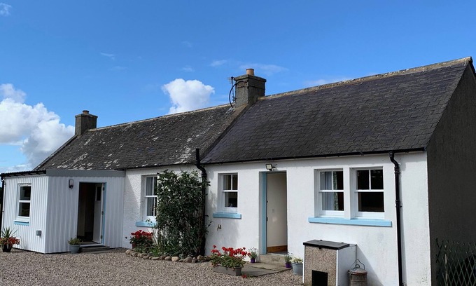 Forres Cottage | Ploughmans Cottage - a rural that sleeps 4 guests in 2 bedrooms