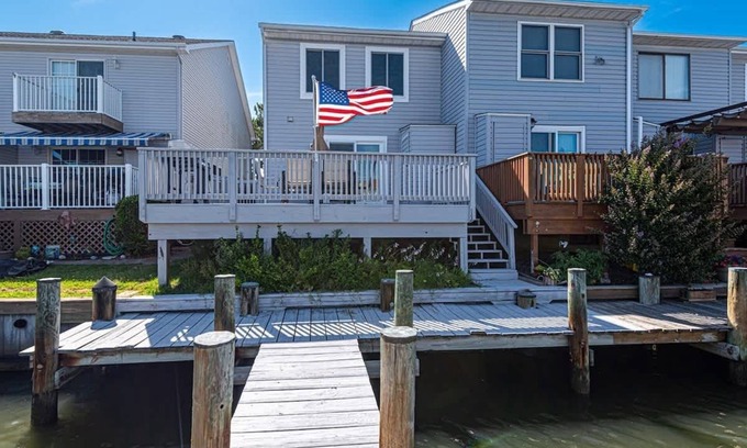 Midtown Ocean City House | Plover Pride 2BA 1.5BA Bayfront Townhome with pier