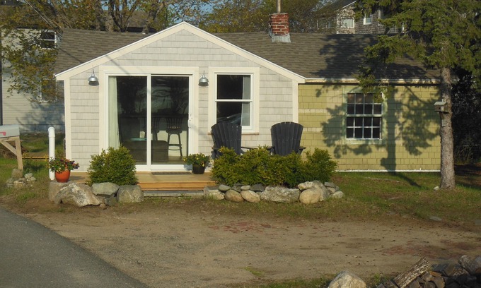 Newbury Cottage | Plum Island Guest Cottage With Water View