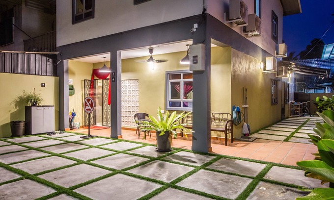 Benggali Hotel | Plumeria 5BR Garden House by uBook