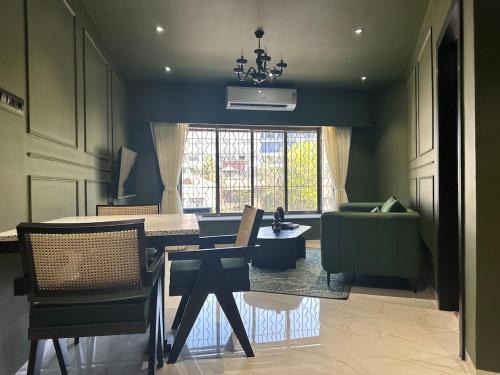 Pali Hill Apartment | Plush Bandra West - Luxury 2BHK Apartment & Study
