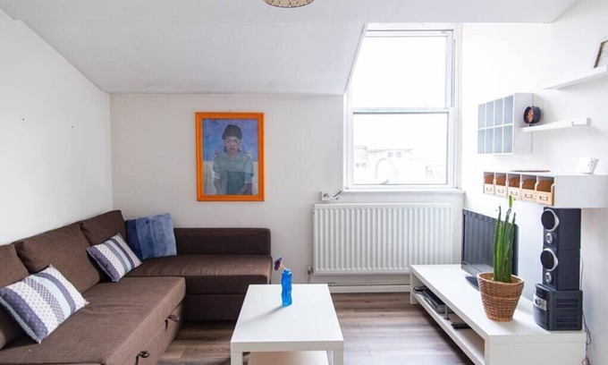Coldharbour Apartment | Plush Stay for Four in Central Brixton