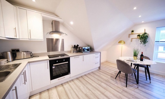 Sutton Central Apartment | Pluxa Lemon Quartz 1 Bed Apartment in Sutton