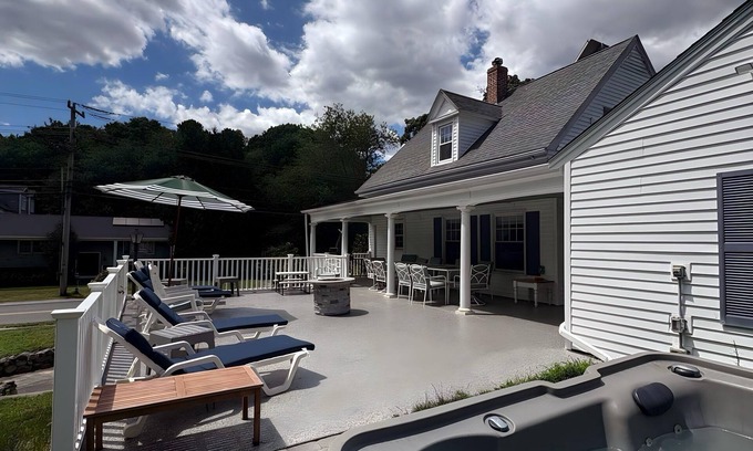 Chiltonville House | Plymouth Family & Group Getaway – 5BR Home w/Heated Pool, Hot Tub & Near Beach